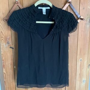 Diane Von Furstenberg black silk ruffled shoulder cap sleeve blouse